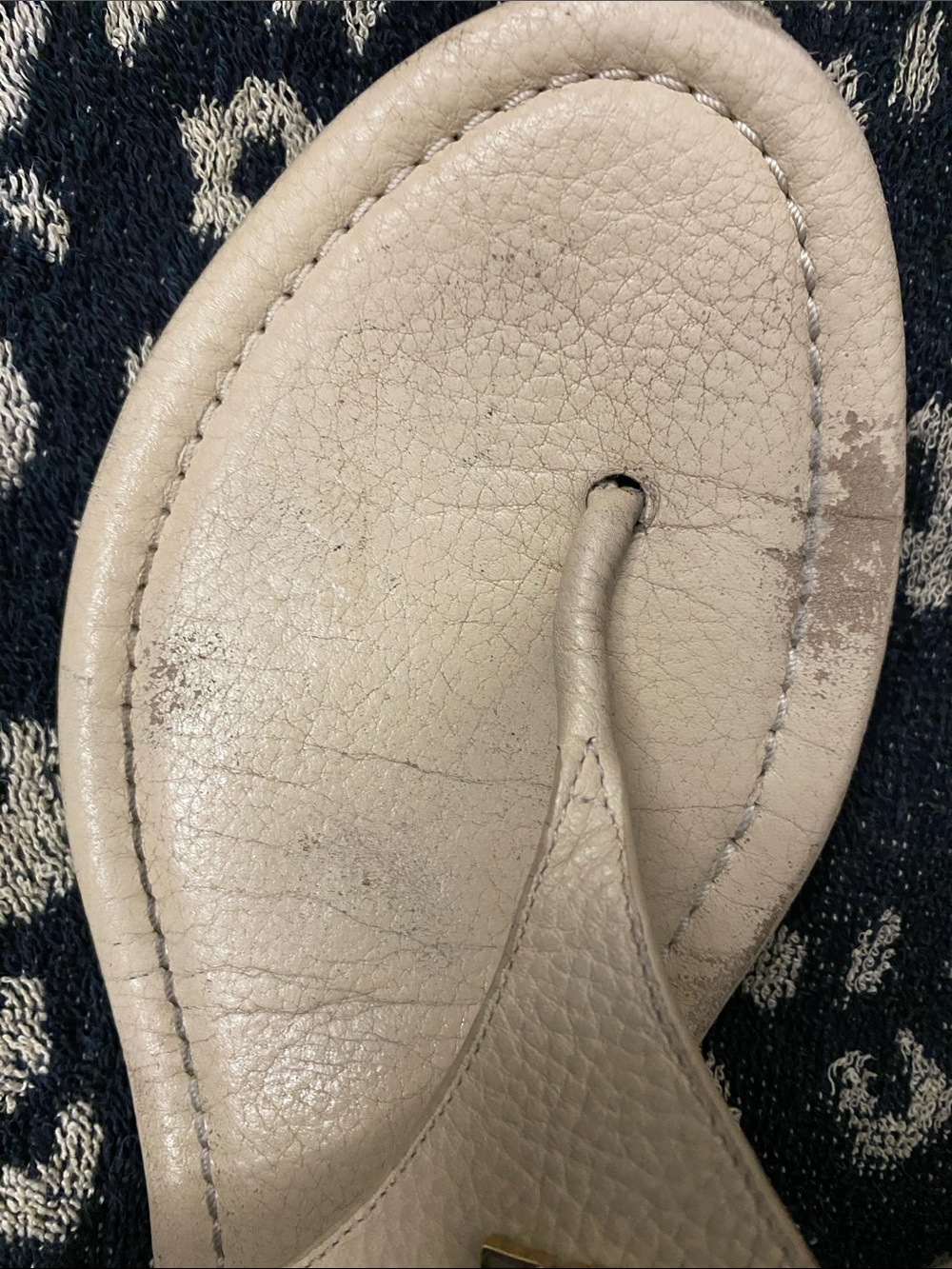 Tory Burch Beige Logo Thong Sandals with Gold Emblem - Picture 4 of 9